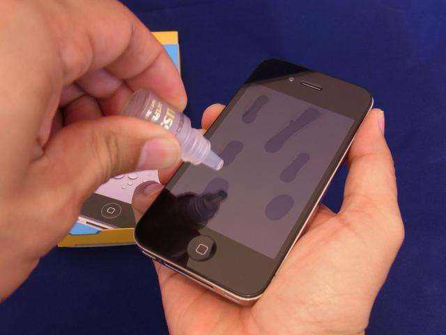 Get一点:你知道为什么手机膜用久了,几下就脏吗?