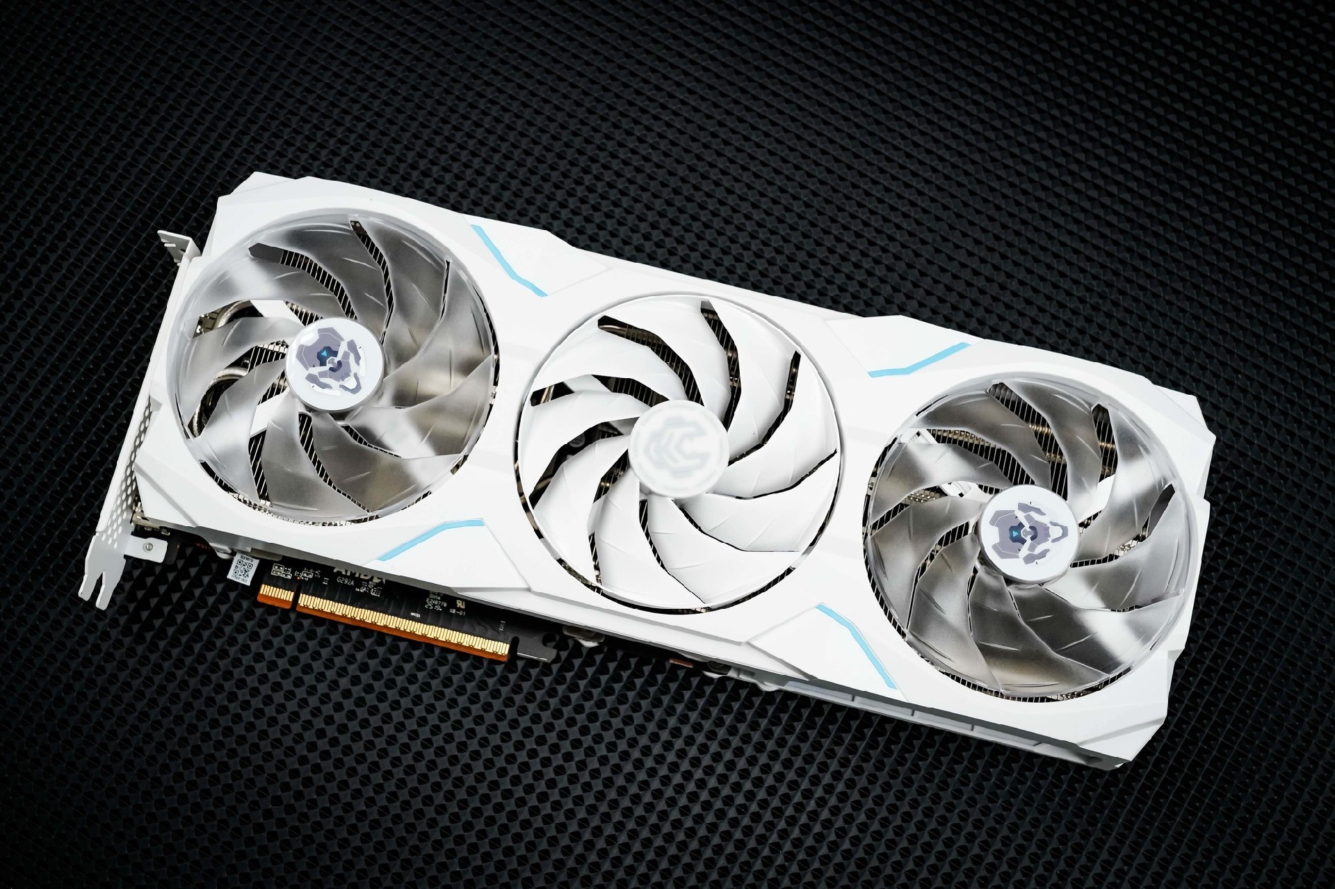 本代5款A卡如何选？瀚铠RX 9000系显卡纵评