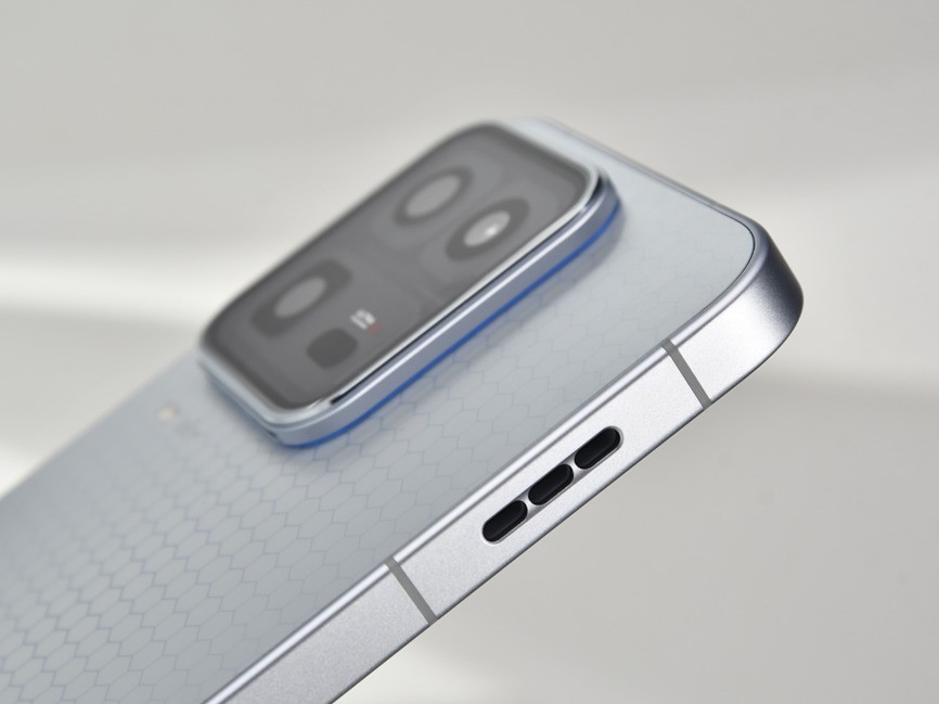 iQOO 15 Ultra全面评测 重新定义“性能Ultra”