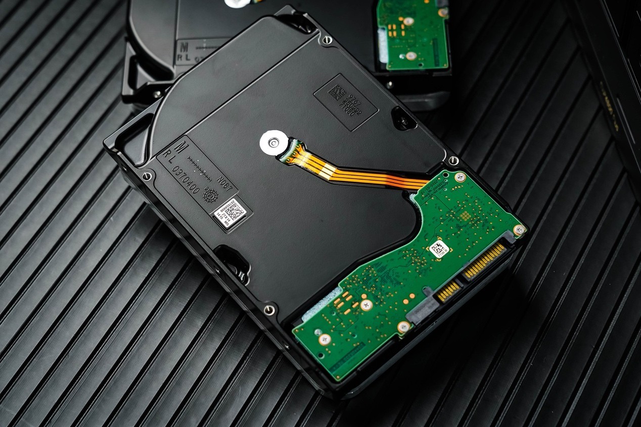 希捷酷狼Pro充氦硬盘32TB评测 多盘位NAS全程高能