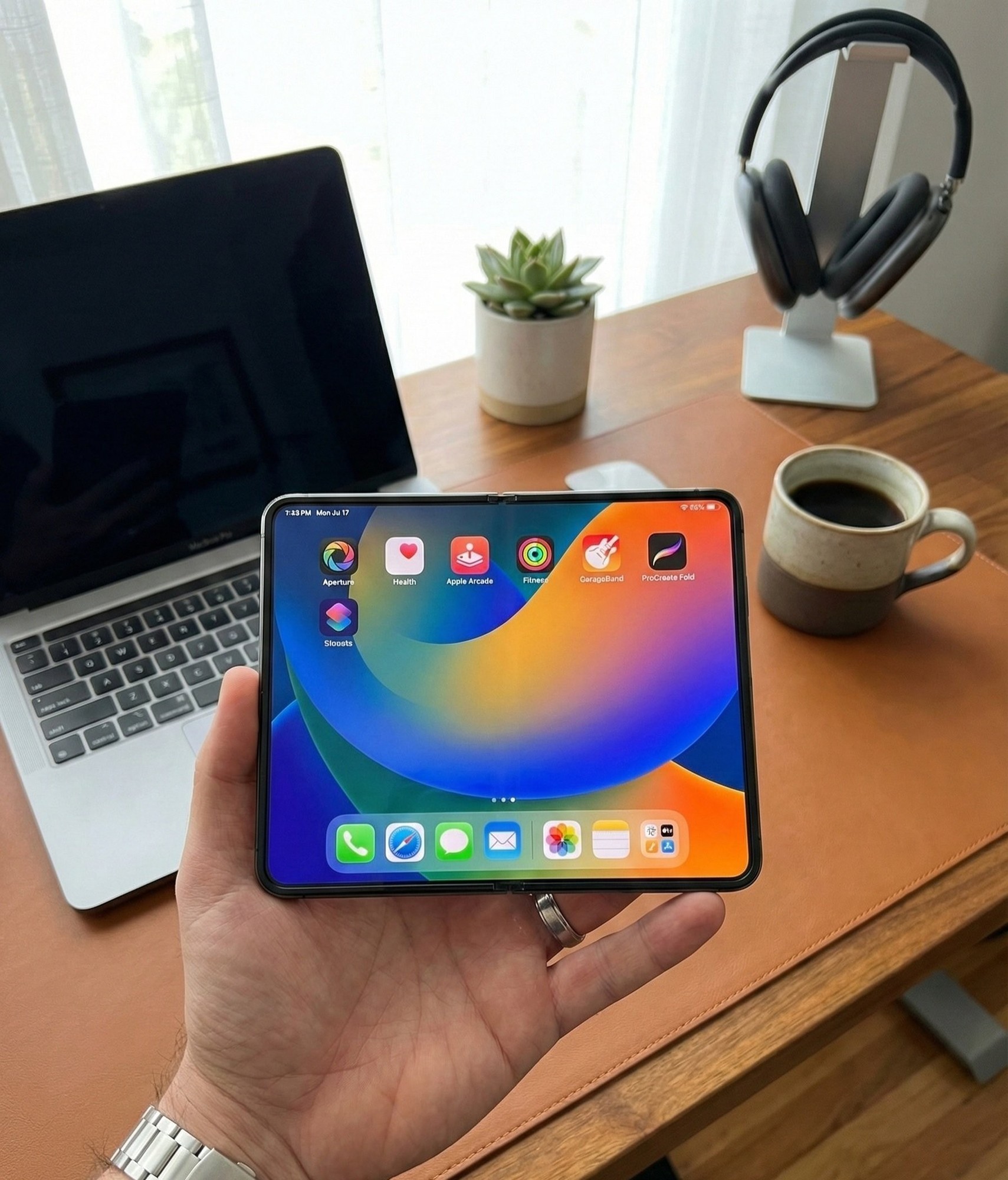 又丑又贵?iPhone大折叠屏将于9月发布