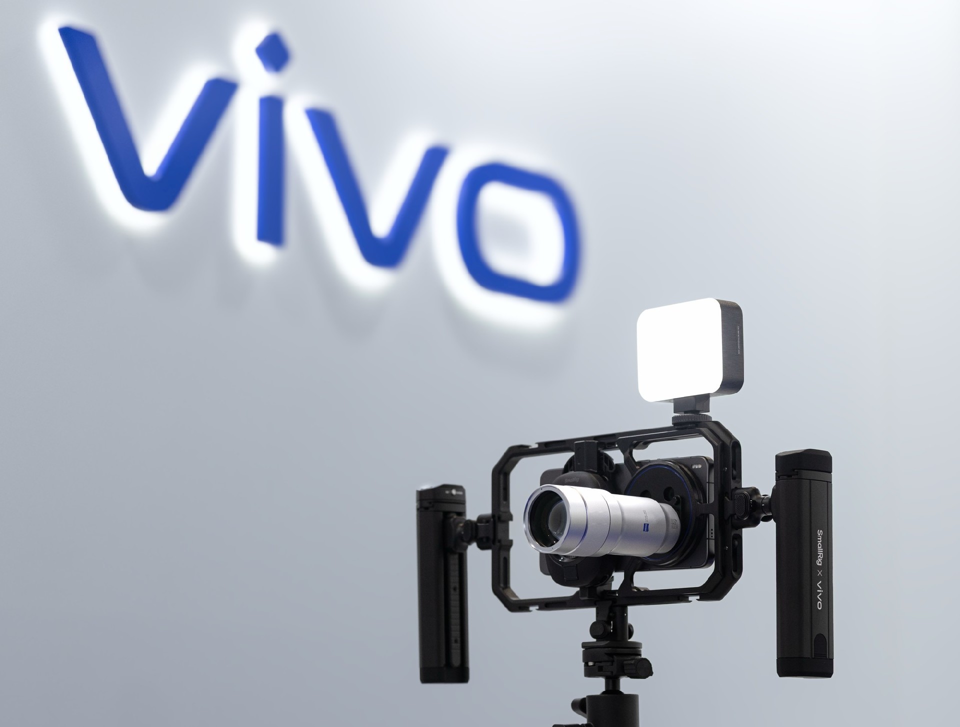 MWC 2026七大亮点盘点：小米发超跑，荣耀手机“长出手脚”