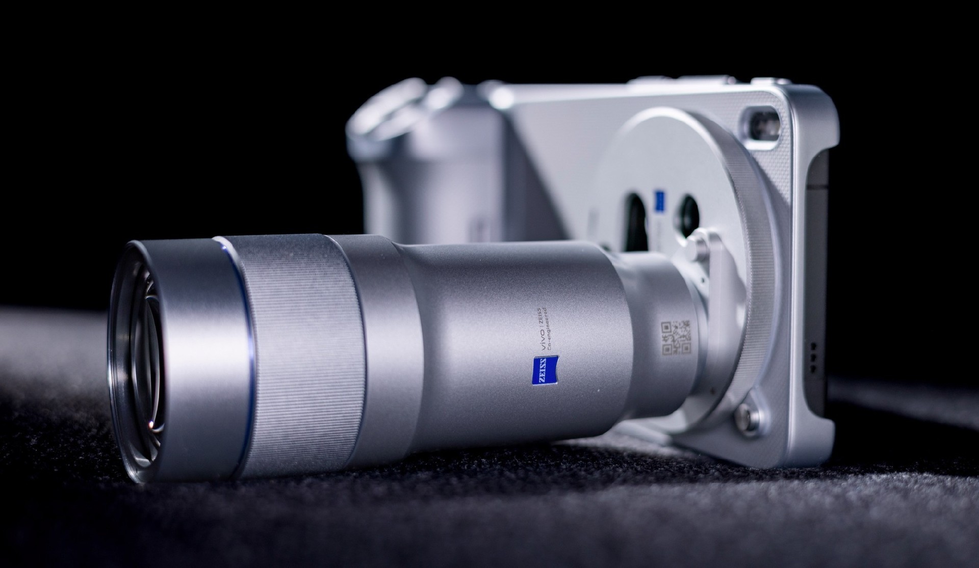 MWC 2026七大亮点盘点：小米发超跑，荣耀手机“长出手脚”