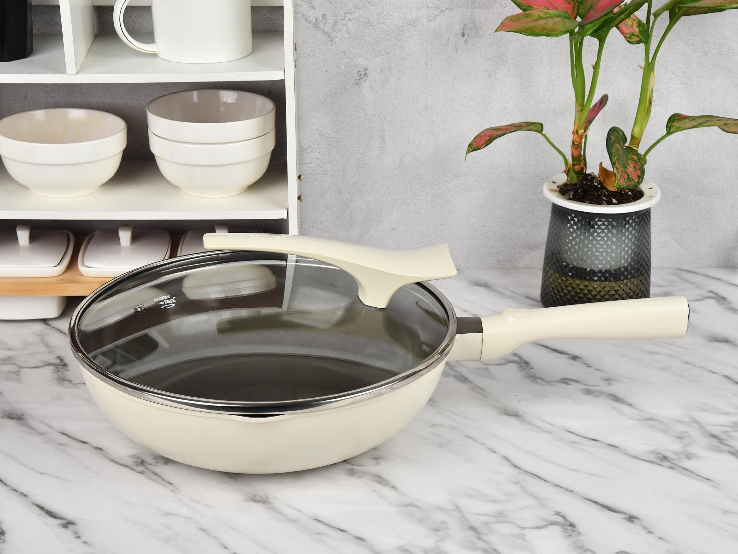 告别氟焦虑与粘锅噩梦！九阳0氟钛瓷炒锅评测：健康烹饪的理想之选