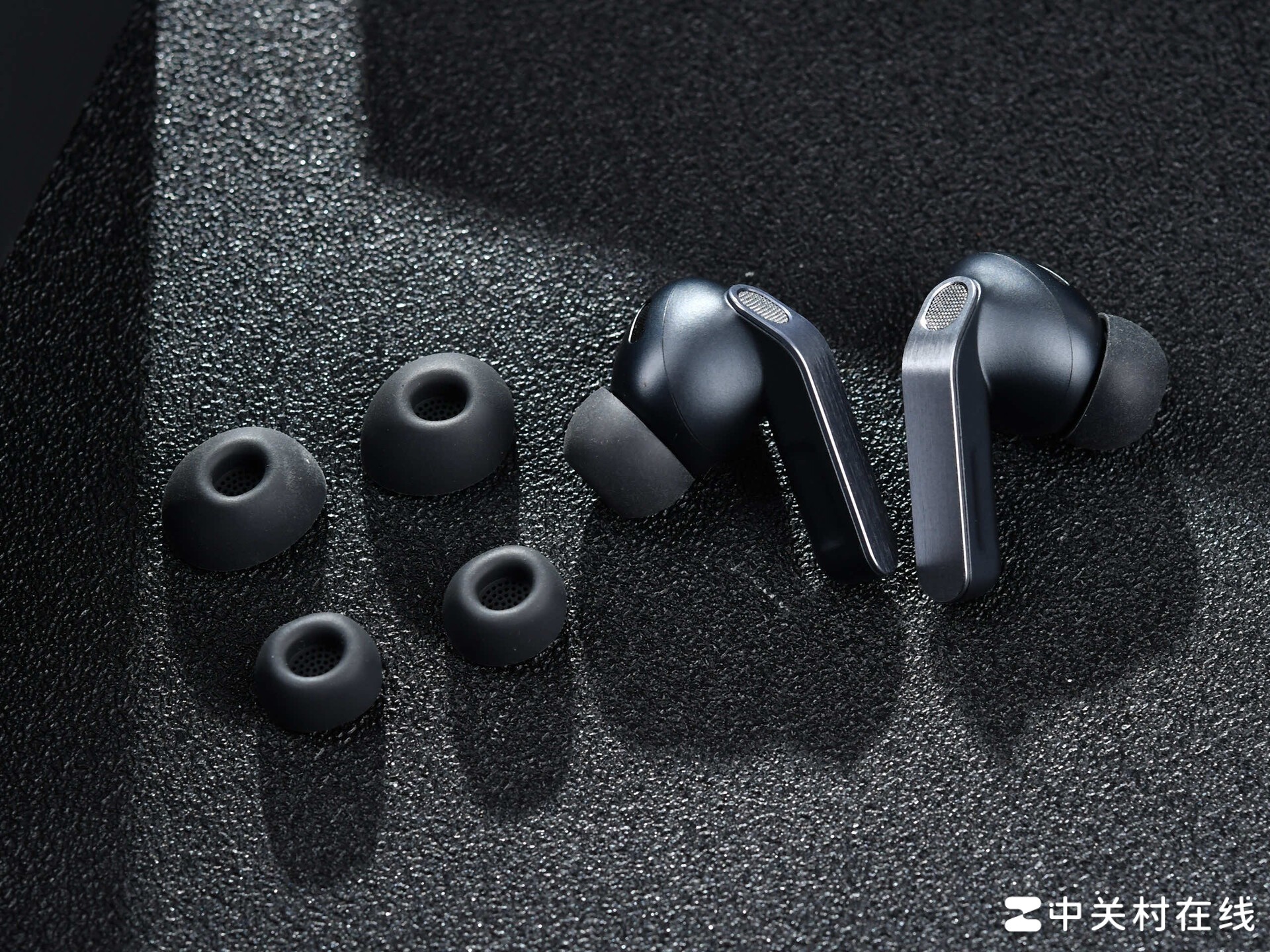 一副均衡耐听的旗舰TWS：三星 Galaxy Buds 4 Pro上手快评