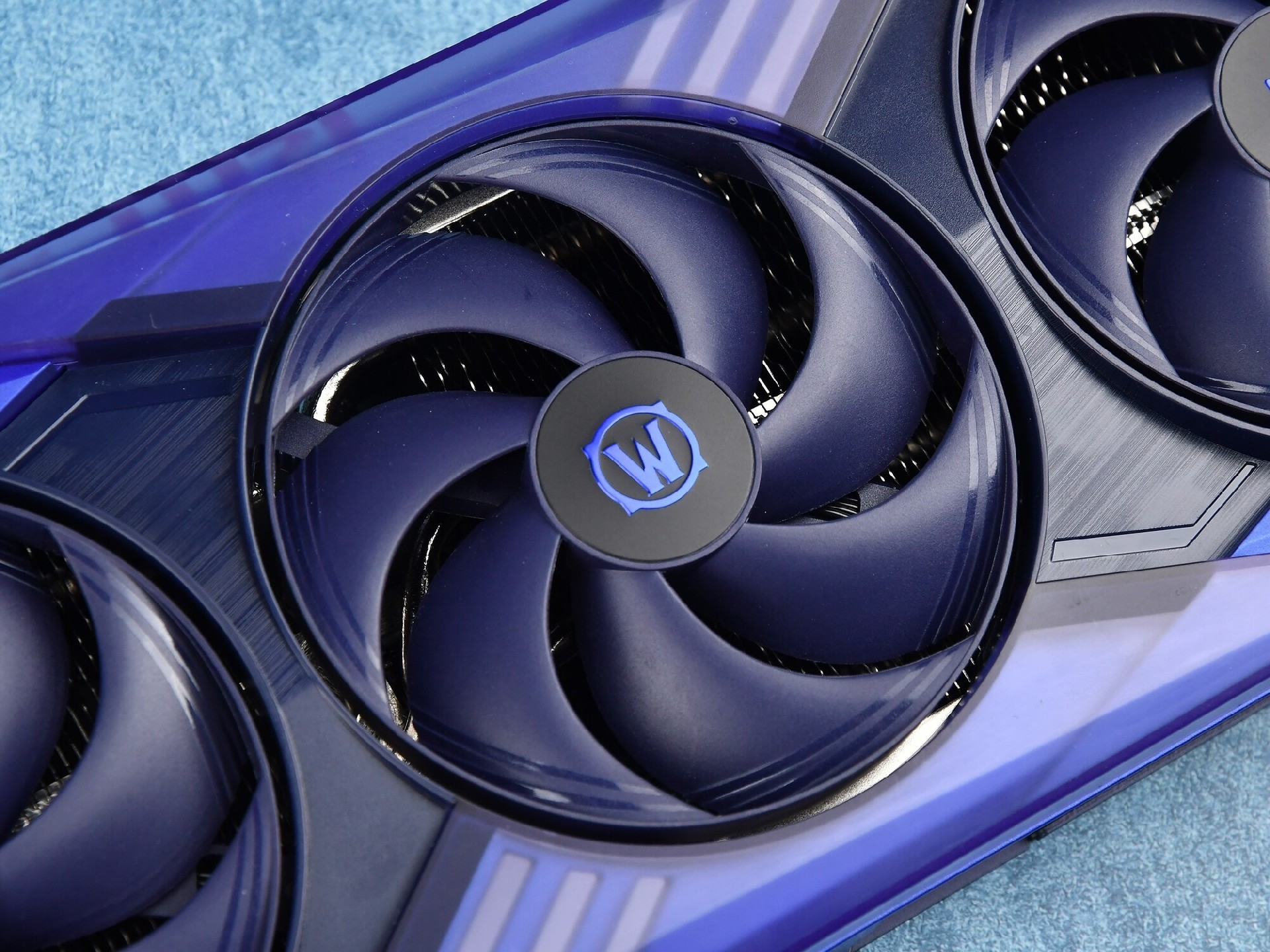 微星GeForce RTX 5070 12G 魔兽世界 至暗之夜 限定版评测 艾泽拉斯双生美学