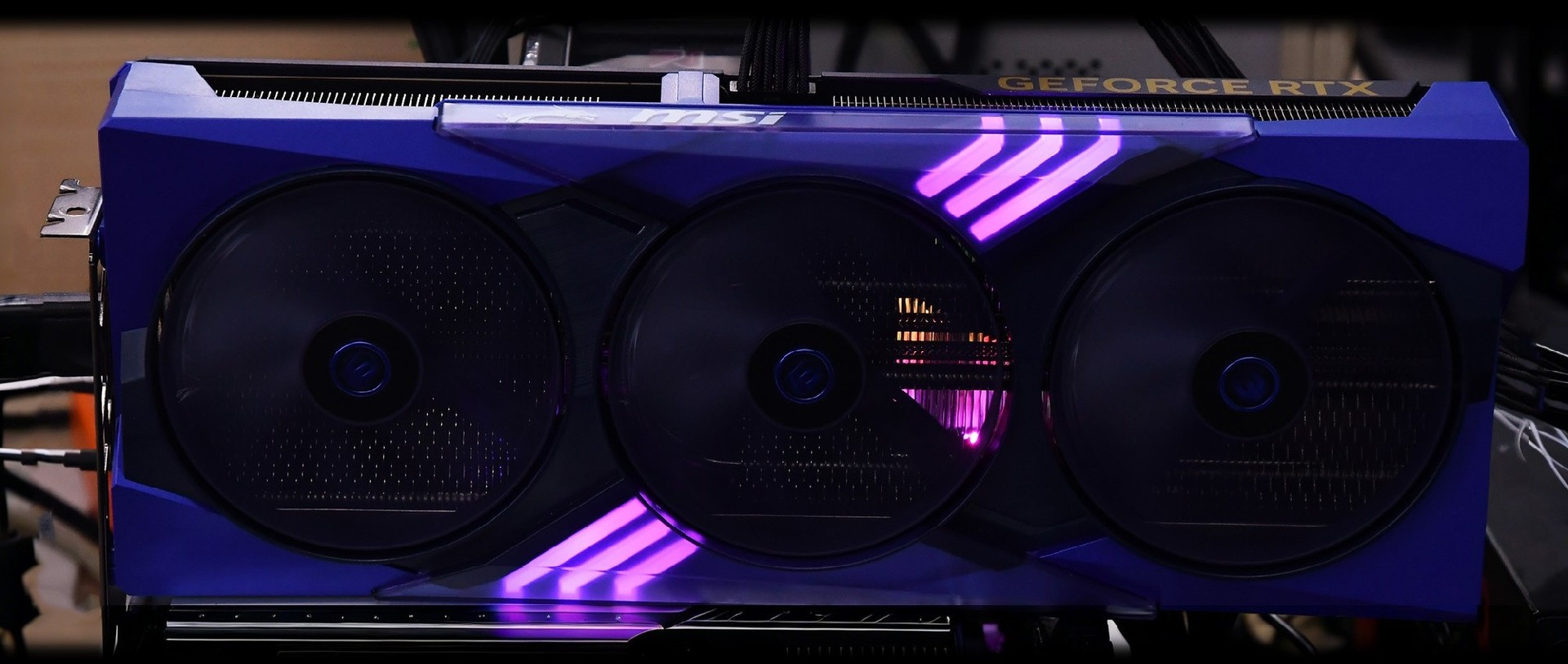 微星GeForce RTX 5070 12G 魔兽世界 至暗之夜 限定版评测 艾泽拉斯双生美学