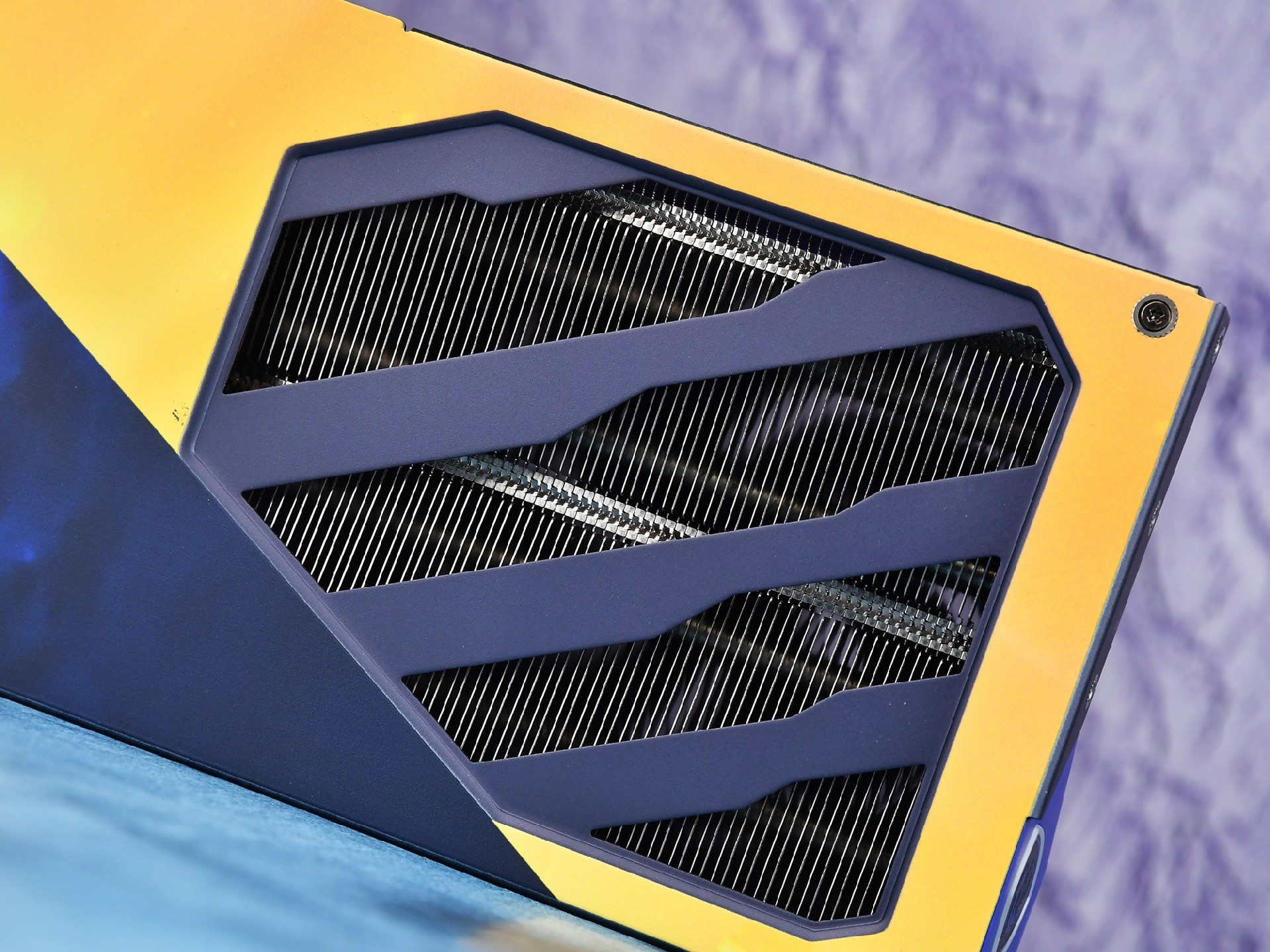 微星GeForce RTX 5070 12G 魔兽世界 至暗之夜 限定版评测 艾泽拉斯双生美学