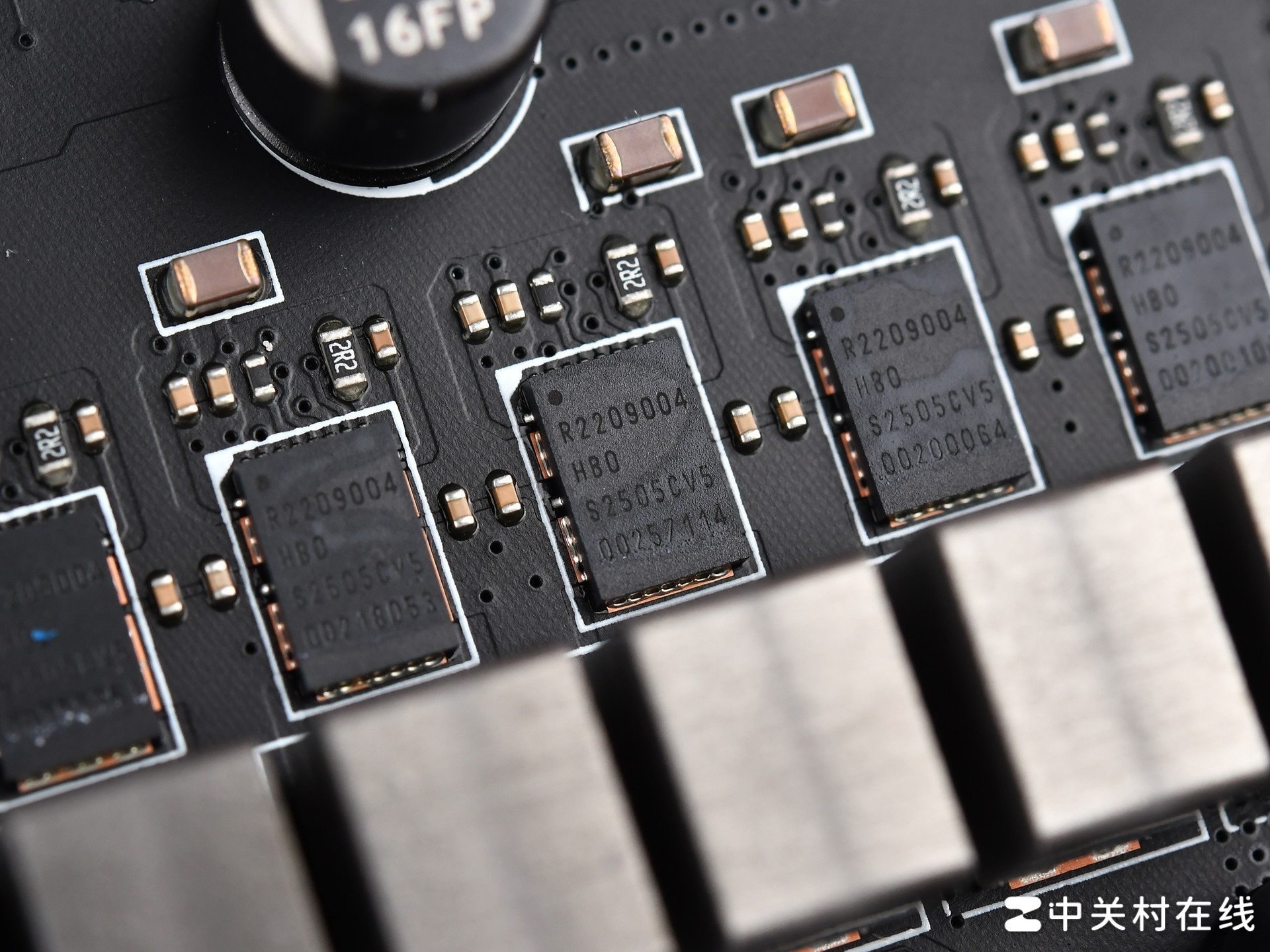 微星MEG X870E UNIFY-X MAX主板评测 暗影回归 超频拉满