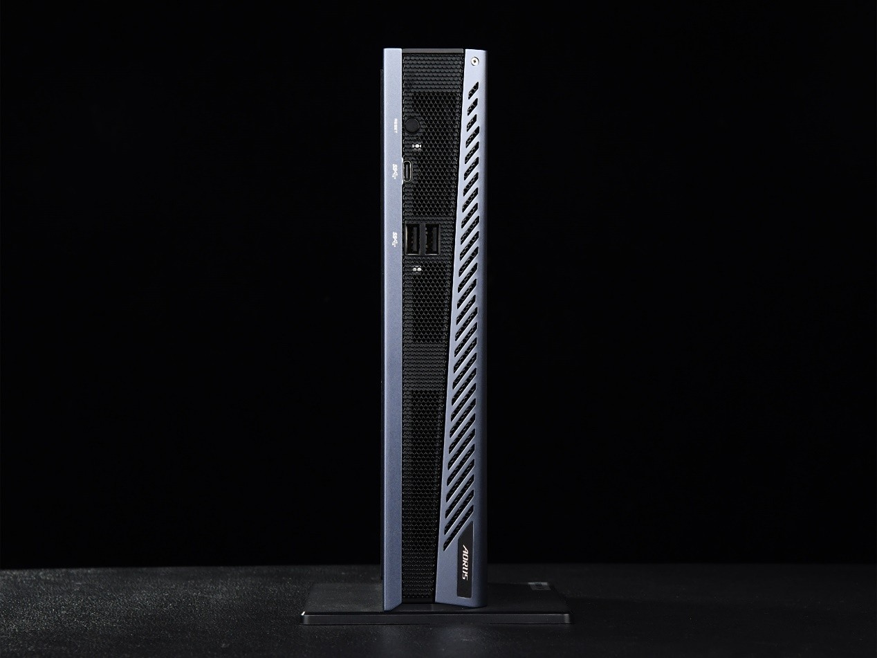 技嘉AORUS RTX 5060 Ti AI BOX显卡坞评测：游戏与AI的移动利器