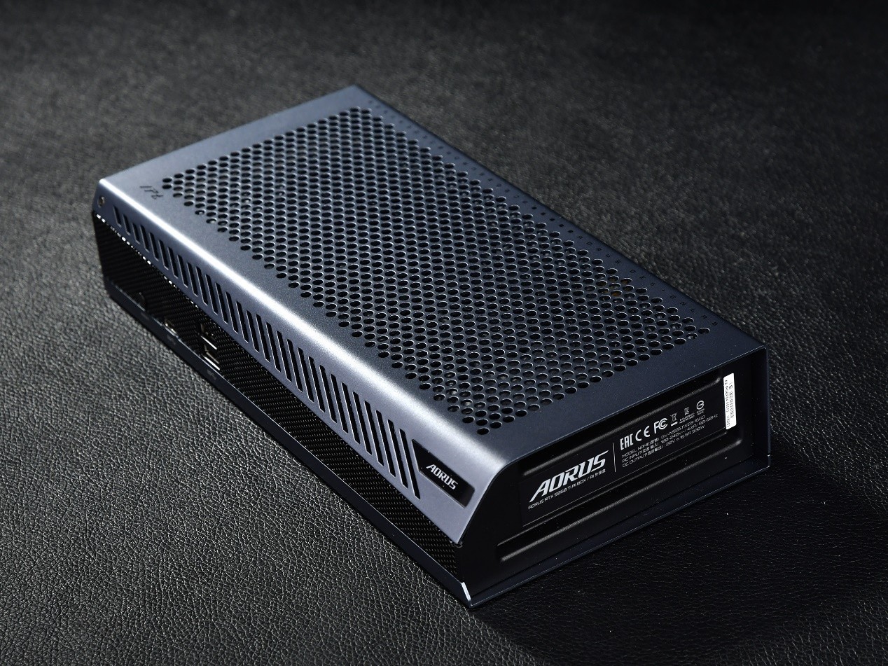 技嘉AORUS RTX 5060 Ti AI BOX显卡坞评测：游戏与AI的移动利器