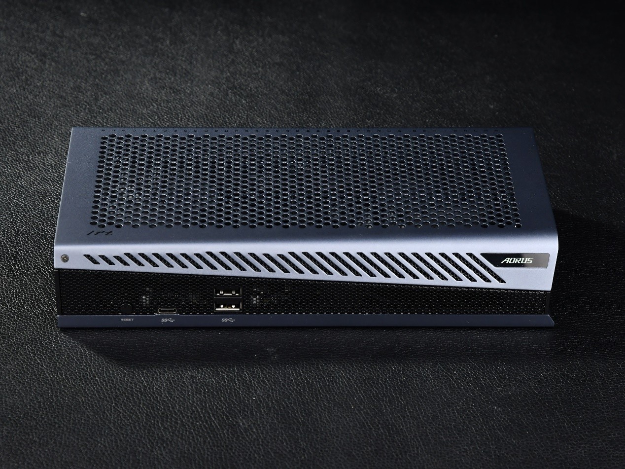 技嘉AORUS RTX 5060 Ti AI BOX显卡坞评测：游戏与AI的移动利器