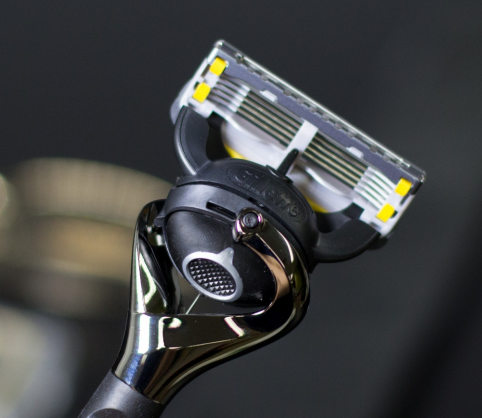 真男人的“颜值密码”，一把手动剃须刀，看懂男人的取舍