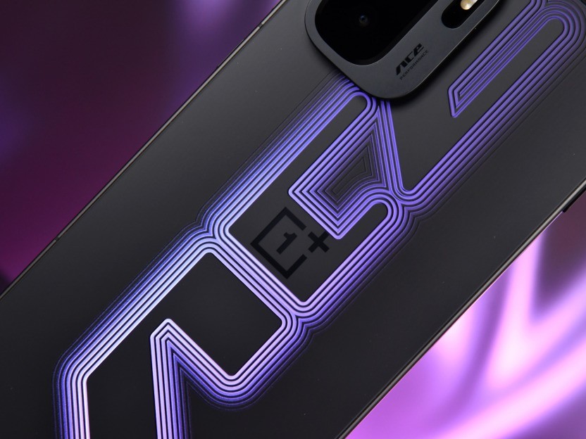一加 Ace 6 至尊版全面评测：送给FPS玩家的一份梦想礼物