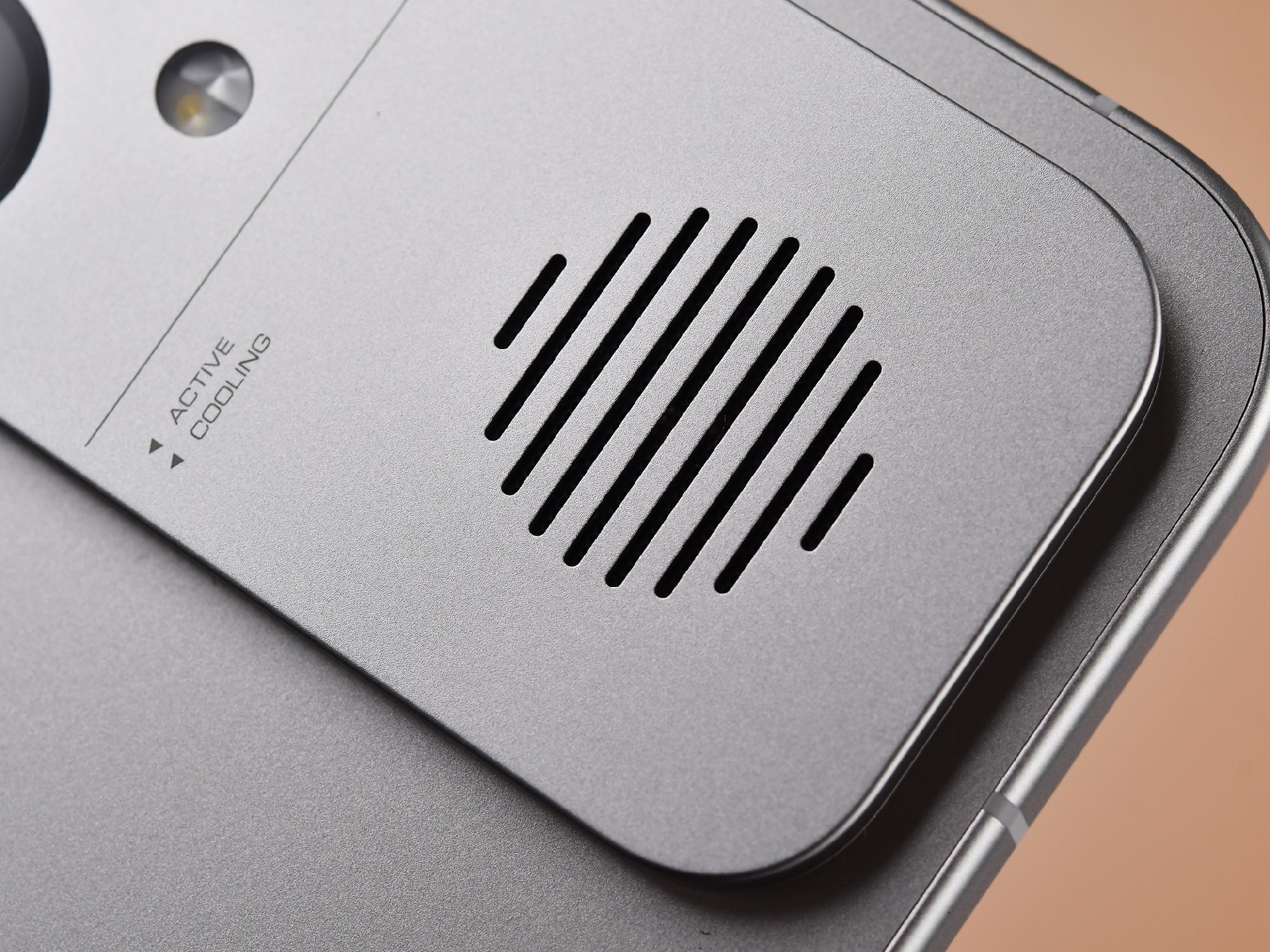 REDMI K90 至尊版爆料：月底登场，3K 档性能机要把风扇和骁龙一起拉满