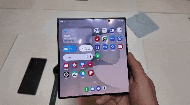 三星首款阔折叠来了 三星Galaxy Z Fold8系列上手体验
