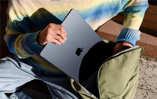 苹果2026秋季新品曝光汇总:iPhone Fold登场,OLED版MacBook Pro来了